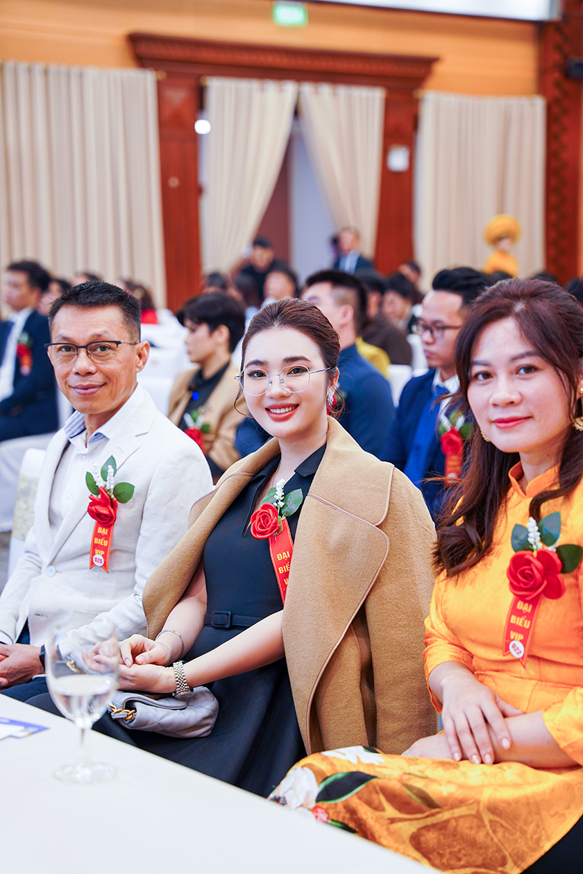 CEO Hoàng Phi Huyền