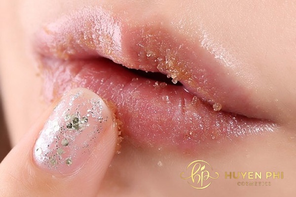 tẩy tế bào chết cho môi bằng đường