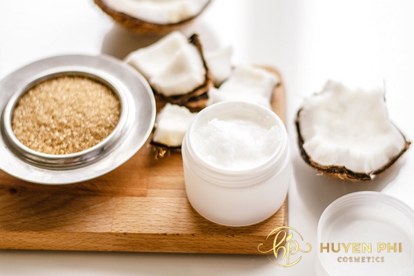 tẩy da chết cho môi bằng đường