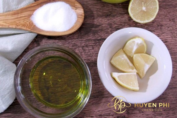 tẩy tế bào chết môi bằng đường