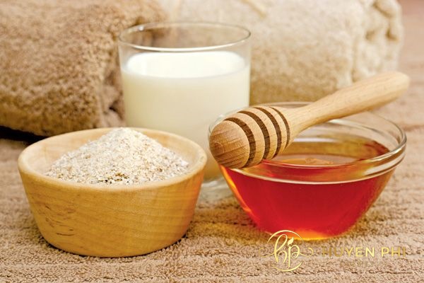 tẩy da chết môi bằng đường