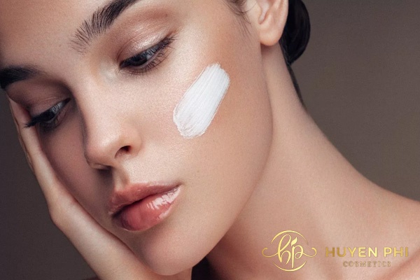 kem chống nắng trước hay kem lót trước