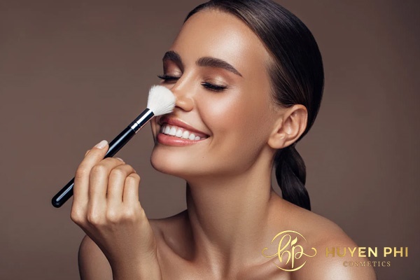 dùng kem chống nắng trước hay sau trang điểm