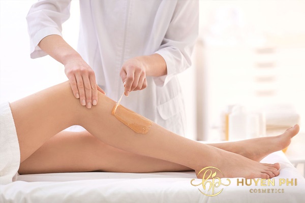 có nên cạo lông chân cho nữ không