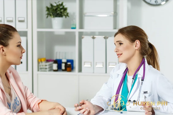 con gái có đường lông ở bụng