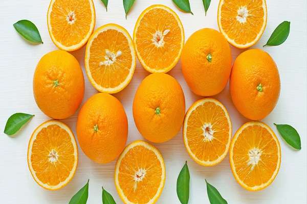 Trong cam có các tinh chất làm trắng da tự nhiên hoàn hảo 