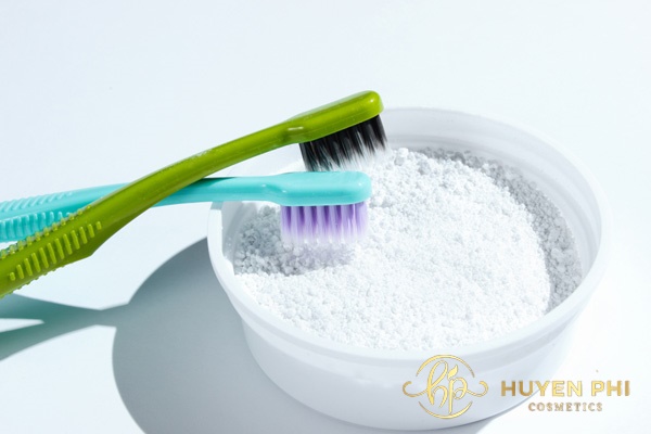 tẩy lông nách bằng kem đánh răng và muối