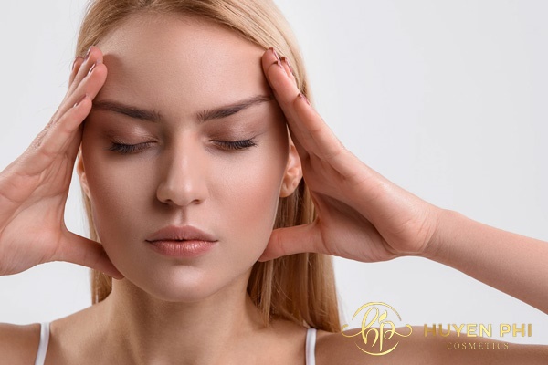 Massage vùng mắt chống nhăn 