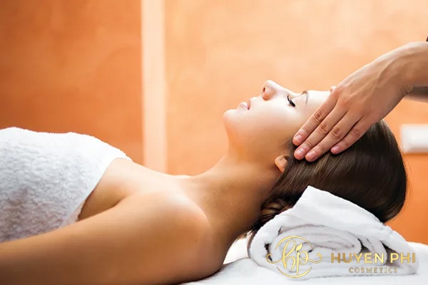 Massage má giúp da căng bóng, mịn màng