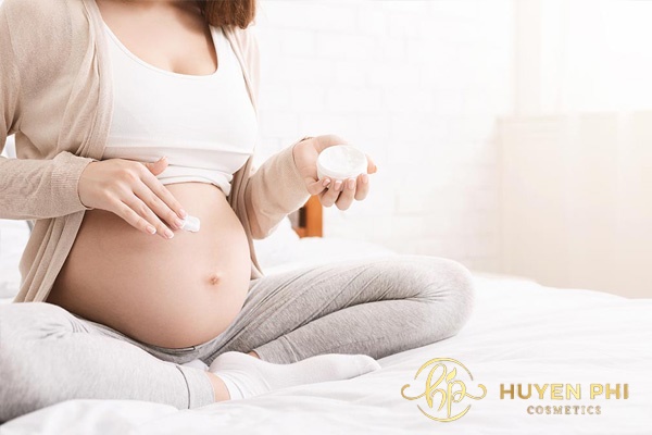bầu có nên xài kem body không