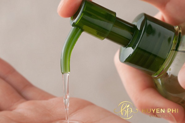 Cho dầu tẩy trang ra tay