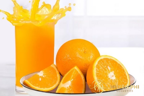 Nước cam và sữa chua không đường giúp tắm trắng hiệu quả