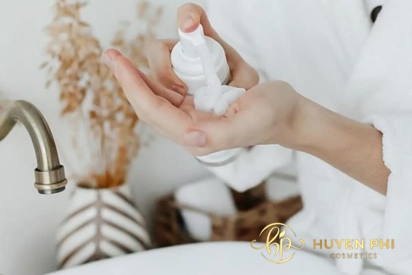 Lựa chọn sữa rửa mặt chiết xuất dịu nhẹ cho da dầu nhờn