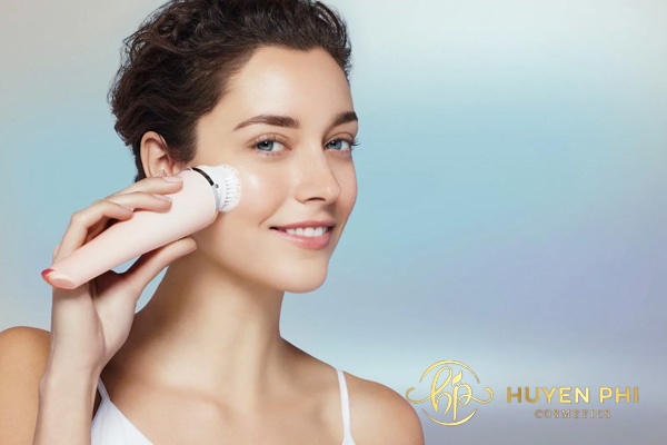 Rửa mặt mỗi ngày khiến da bị tác động mạnh