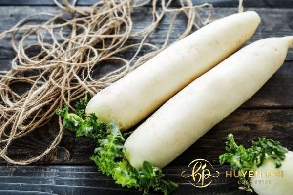 Ngâm bàn chân với củ cải trắng đánh bay mùi hôi ở chân