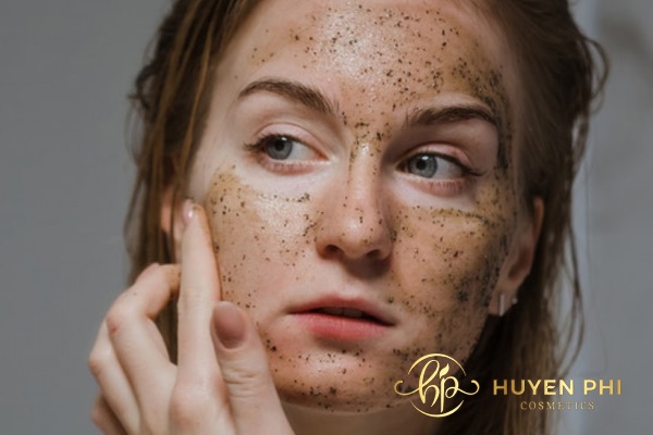 Tẩy da chết với tần suất phù hợp an toàn cho da 