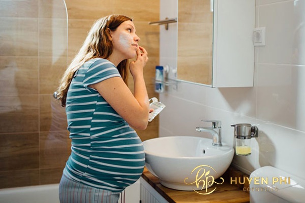 Chú ý dưỡng ẩm thường xuyên để da luôn khỏe mạnh