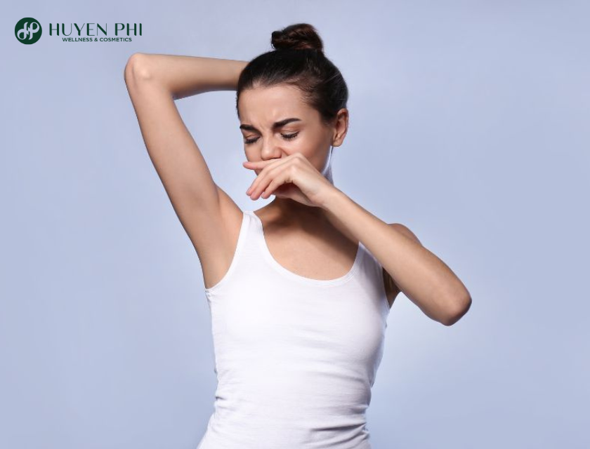 bị hôi nách có nên cạo lông nách