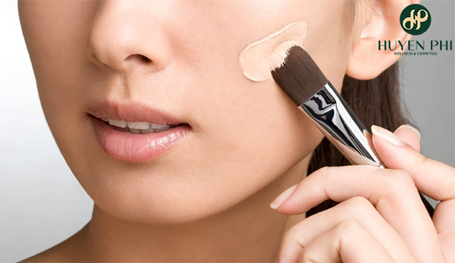 Dùng kem lót trước hay kem chống nắng trước khi trang điểm?