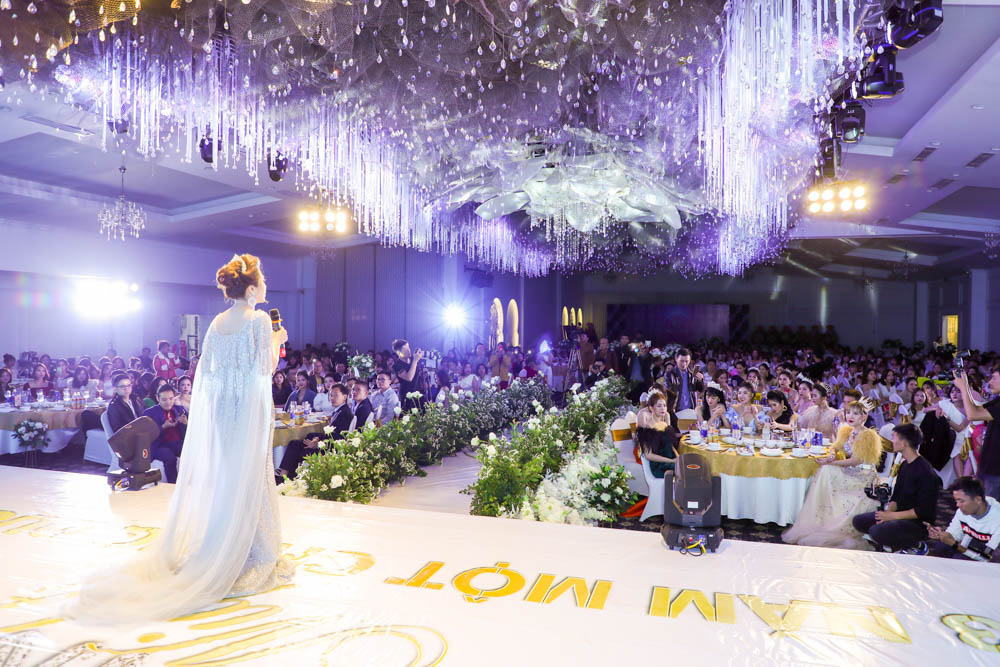 Mỹ phẩm Huyền Phi mở đại tiệc tri ân hệ thống cuối năm