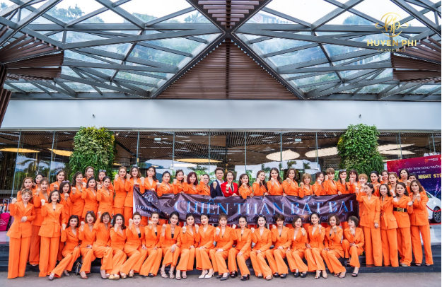 Giải mã sức nóng tại khóa đào tạo kinh doanh thực chiến của mỹ phẩm Huyền Phi