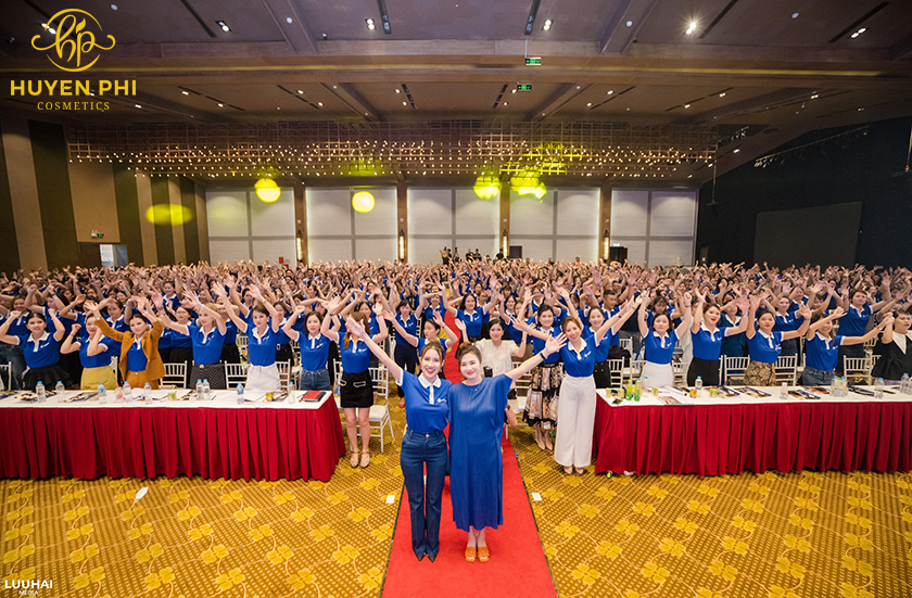 Tưng bừng sự kiện Tiktok Vạn Đơn của Mỹ phẩm Huyền Phi
