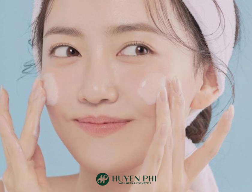 Dung Kem Chong Nang Co Can Tay Trang Khong 4