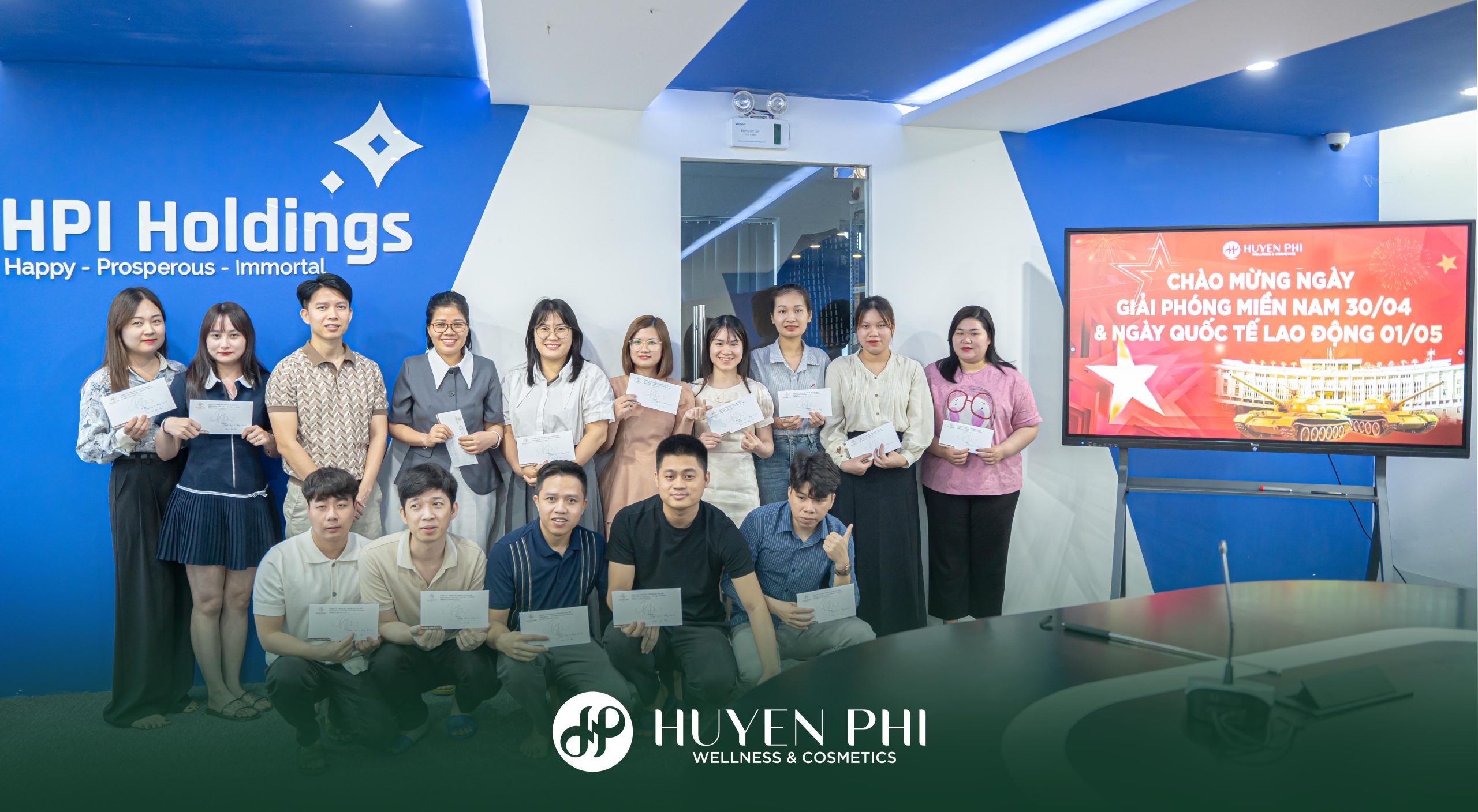 Huyền Phi Wellness & Cosmetics tổ chức lễ trao thưởng nhân dịp 30/4 và vinh danh nhân viên xuất sắc Quý I/2025