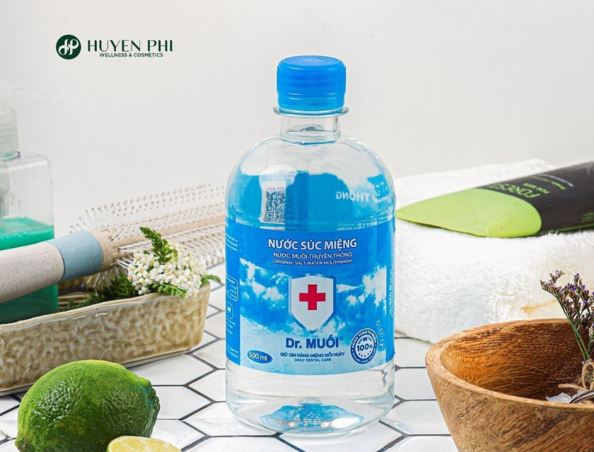 súc miệng bằng nước muối sinh lý